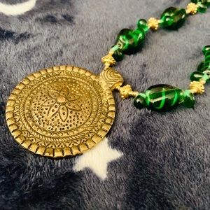 Beautiful green glass beaded necklace with gold